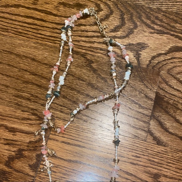 AUTHENTIC CHANEL beaded shell necklace - Picture 9 of 13